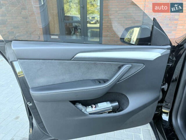 Черный Тесла Model Y, объемом двигателя 0 л и пробегом 29 тыс. км за 34999 $, фото 9 на Automoto.ua