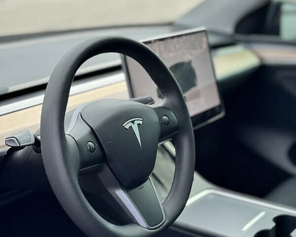 Черный Тесла Model Y, объемом двигателя 0 л и пробегом 29 тыс. км за 27077 $, фото 28 на Automoto.ua