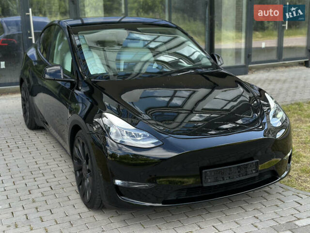 Черный Тесла Model Y, объемом двигателя 0 л и пробегом 13 тыс. км за 28999 $, фото 3 на Automoto.ua