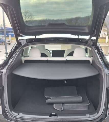 Черный Тесла Model Y, объемом двигателя 0 л и пробегом 27 тыс. км за 31300 $, фото 9 на Automoto.ua