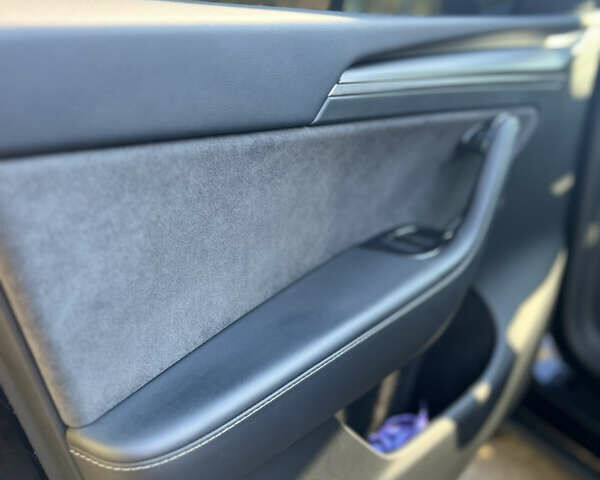 Черный Тесла Model Y, объемом двигателя 0 л и пробегом 35 тыс. км за 36000 $, фото 13 на Automoto.ua