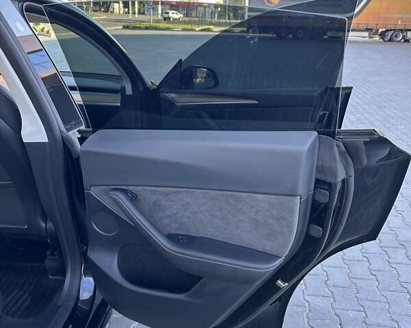 Черный Тесла Model Y, объемом двигателя 0 л и пробегом 14 тыс. км за 30500 $, фото 12 на Automoto.ua
