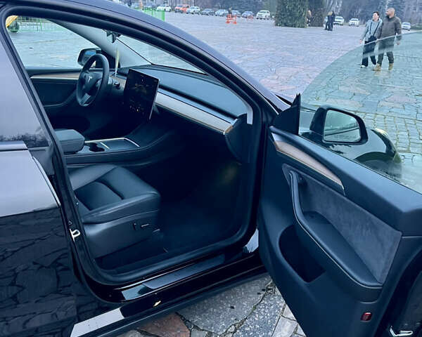 Черный Тесла Model Y, объемом двигателя 0 л и пробегом 59 тыс. км за 25950 $, фото 12 на Automoto.ua