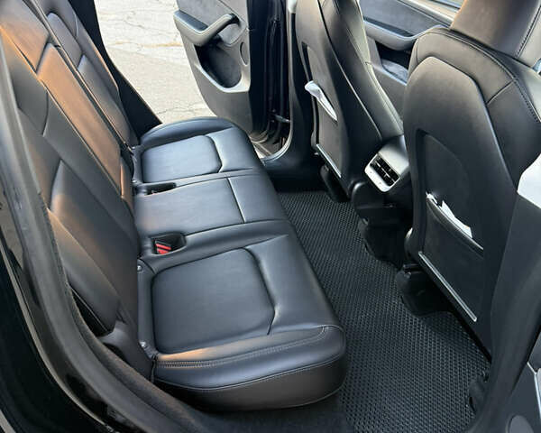 Черный Тесла Model Y, объемом двигателя 0 л и пробегом 33 тыс. км за 29999 $, фото 6 на Automoto.ua