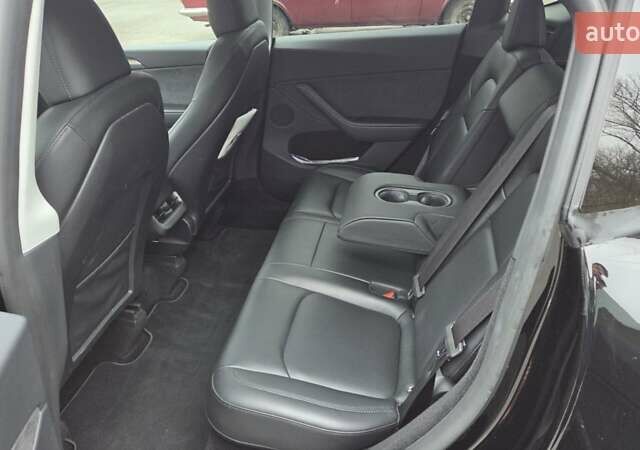 Черный Тесла Model Y, объемом двигателя 0 л и пробегом 49 тыс. км за 28900 $, фото 2 на Automoto.ua