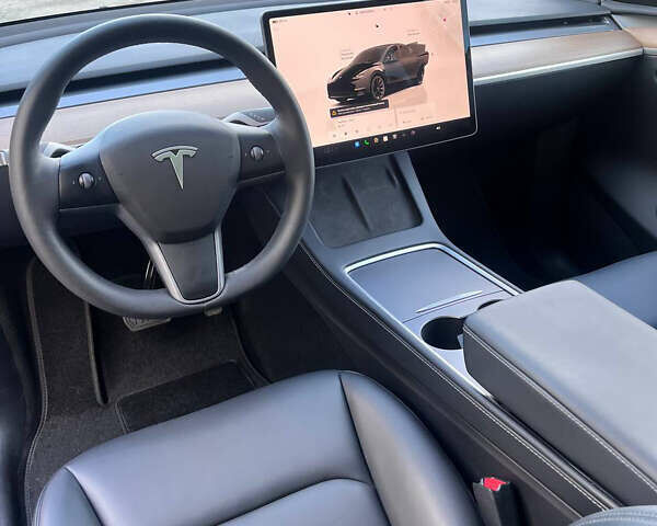 Черный Тесла Model Y, объемом двигателя 0 л и пробегом 35 тыс. км за 26500 $, фото 9 на Automoto.ua