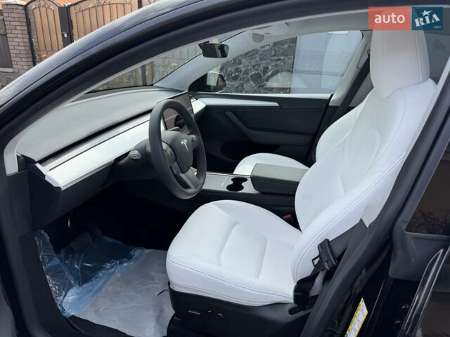 Черный Тесла Model Y, объемом двигателя 0 л и пробегом 28 тыс. км за 31500 $, фото 6 на Automoto.ua