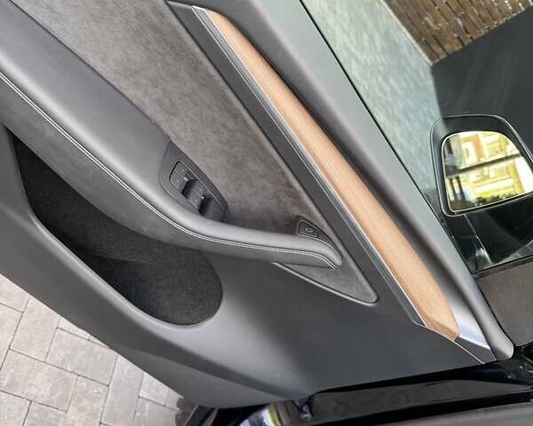 Черный Тесла Model Y, объемом двигателя 0 л и пробегом 1 тыс. км за 33900 $, фото 21 на Automoto.ua