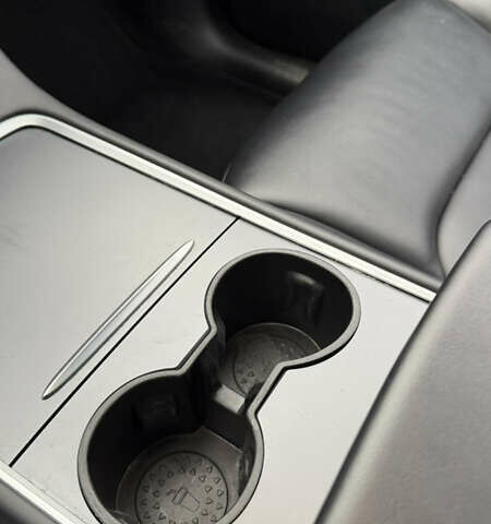 Чорний Тесла Model Y, об'ємом двигуна 0 л та пробігом 48 тис. км за 27500 $, фото 9 на Automoto.ua