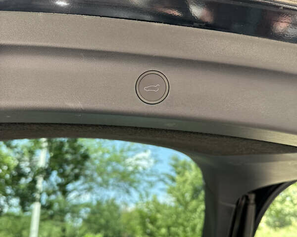 Черный Тесла Model Y, объемом двигателя 0 л и пробегом 30 тыс. км за 27900 $, фото 16 на Automoto.ua