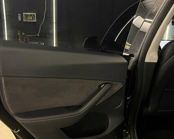 Черный Тесла Model Y, объемом двигателя 0 л и пробегом 71 тыс. км за 29000 $, фото 12 на Automoto.ua