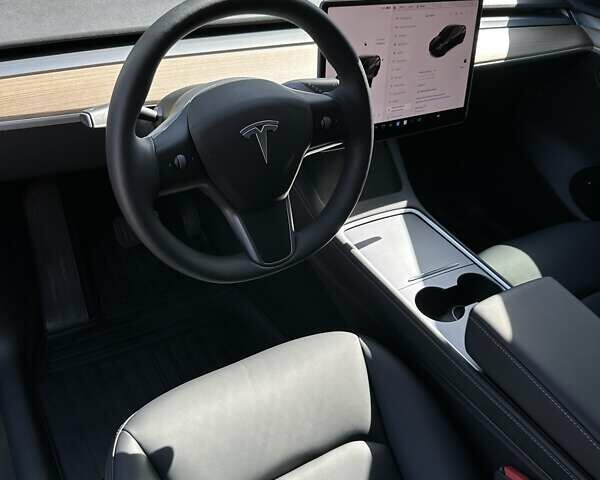 Черный Тесла Model Y, объемом двигателя 0 л и пробегом 3 тыс. км за 37000 $, фото 6 на Automoto.ua
