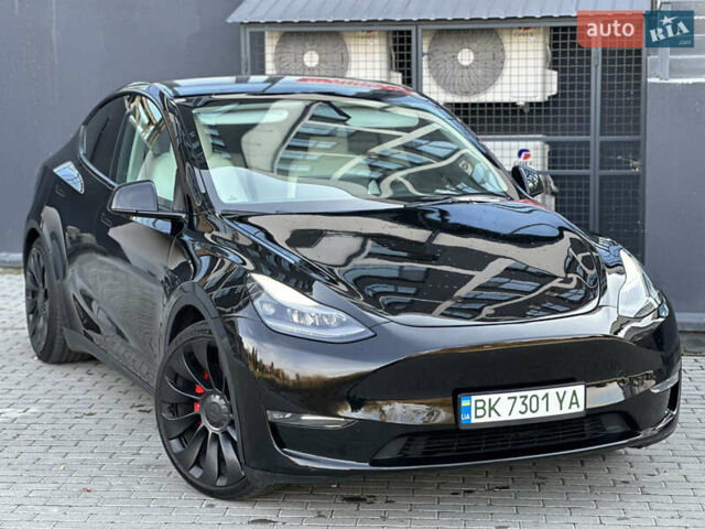 Тесла Model Y 2023 в Ровно на Automoto.ua Черный Тесла Model Y, объемом двигателя 0 л и пробегом 13 тыс. км за 28900 $, фото 1 на Automoto.ua