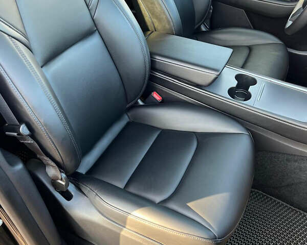Черный Тесла Model Y, объемом двигателя 0 л и пробегом 22 тыс. км за 25500 $, фото 27 на Automoto.ua
