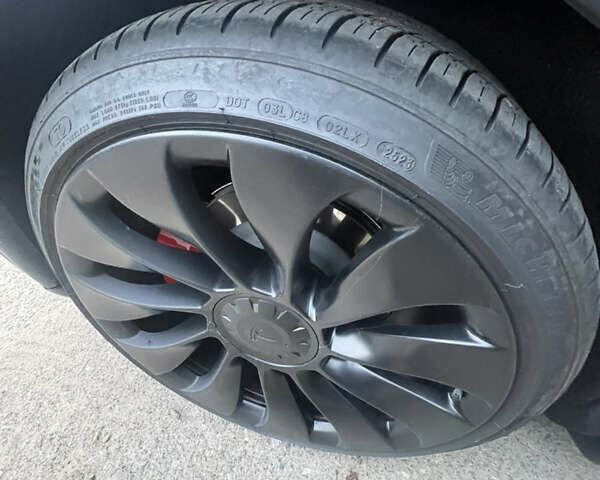 Чорний Тесла Model Y, об'ємом двигуна 0 л та пробігом 42 тис. км за 33900 $, фото 12 на Automoto.ua