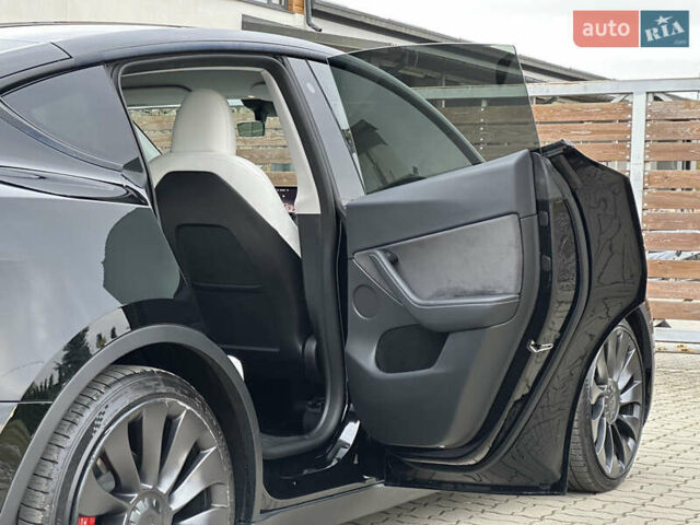 Чорний Тесла Model Y, об'ємом двигуна 0 л та пробігом 38 тис. км за 30799 $, фото 84 на Automoto.ua