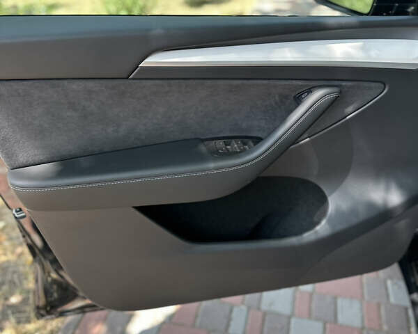 Черный Тесла Model Y, объемом двигателя 0 л и пробегом 30 тыс. км за 27900 $, фото 21 на Automoto.ua