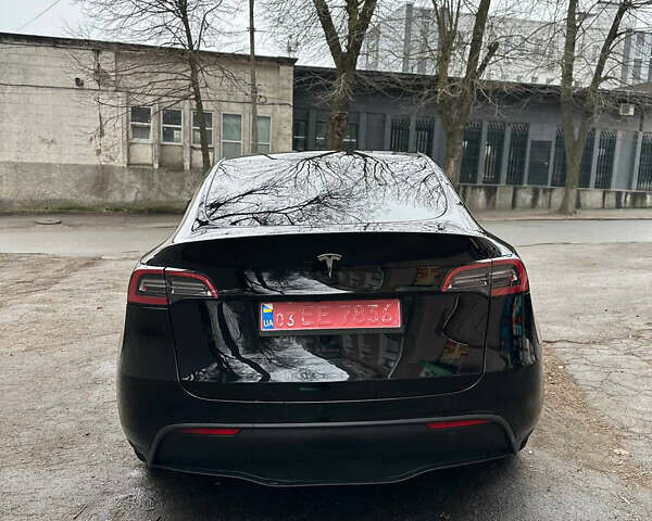 Черный Тесла Model Y, объемом двигателя 0 л и пробегом 98 тыс. км за 27000 $, фото 4 на Automoto.ua