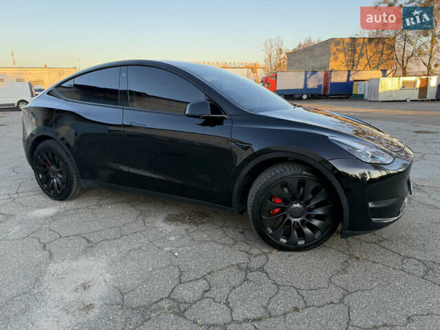 Черный Тесла Model Y, объемом двигателя 0 л и пробегом 33 тыс. км за 29999 $, фото 2 на Automoto.ua