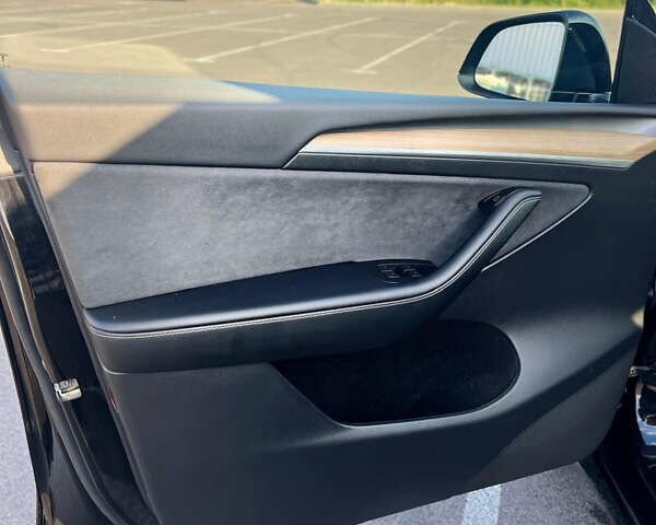 Черный Тесла Model Y, объемом двигателя 0 л и пробегом 22 тыс. км за 25500 $, фото 40 на Automoto.ua