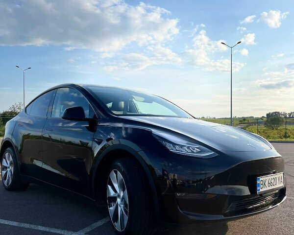 Черный Тесла Model Y, объемом двигателя 0 л и пробегом 22 тыс. км за 25500 $, фото 2 на Automoto.ua