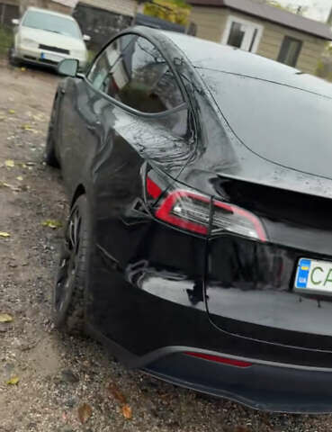 Черный Тесла Model Y, объемом двигателя 0 л и пробегом 35 тыс. км за 29999 $, фото 3 на Automoto.ua