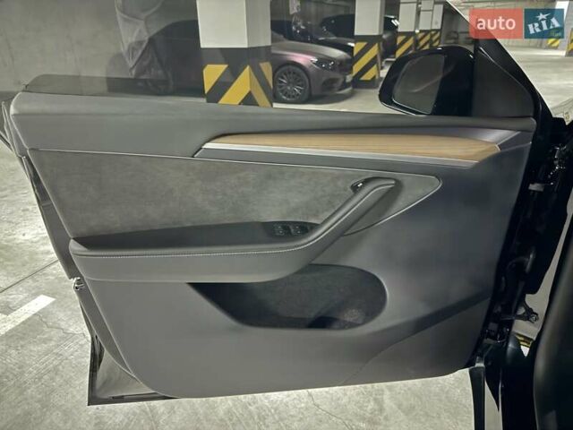 Черный Тесла Model Y, объемом двигателя 0 л и пробегом 39 тыс. км за 29500 $, фото 18 на Automoto.ua