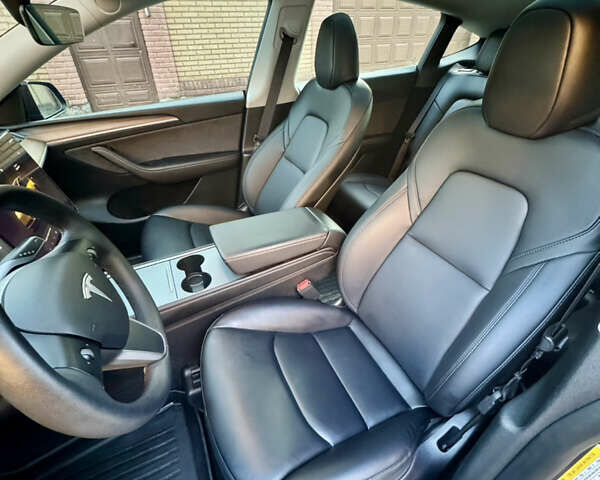 Черный Тесла Model Y, объемом двигателя 0 л и пробегом 38 тыс. км за 32800 $, фото 3 на Automoto.ua
