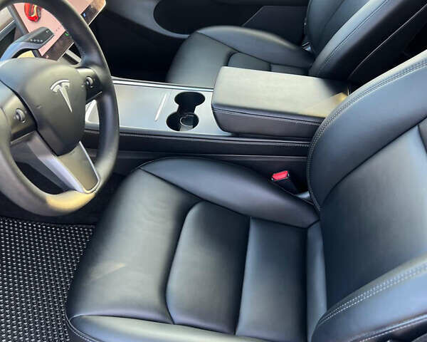 Черный Тесла Model Y, объемом двигателя 0 л и пробегом 22 тыс. км за 25500 $, фото 34 на Automoto.ua