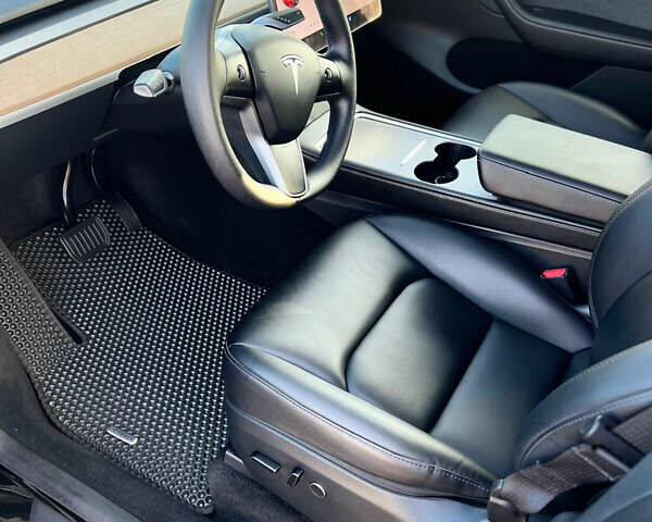 Черный Тесла Model Y, объемом двигателя 0 л и пробегом 22 тыс. км за 25500 $, фото 37 на Automoto.ua