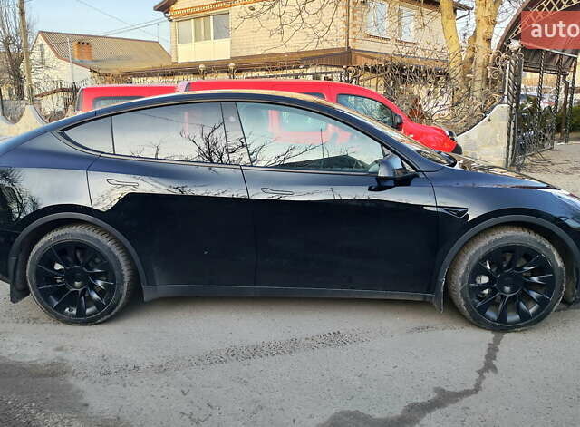 Черный Тесла Model Y, объемом двигателя 0 л и пробегом 19 тыс. км за 30900 $, фото 3 на Automoto.ua