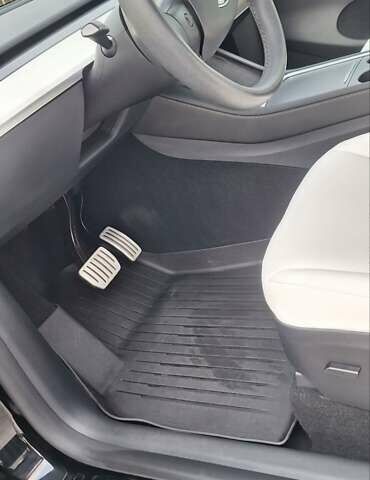 Черный Тесла Model Y, объемом двигателя 0 л и пробегом 27 тыс. км за 31300 $, фото 13 на Automoto.ua