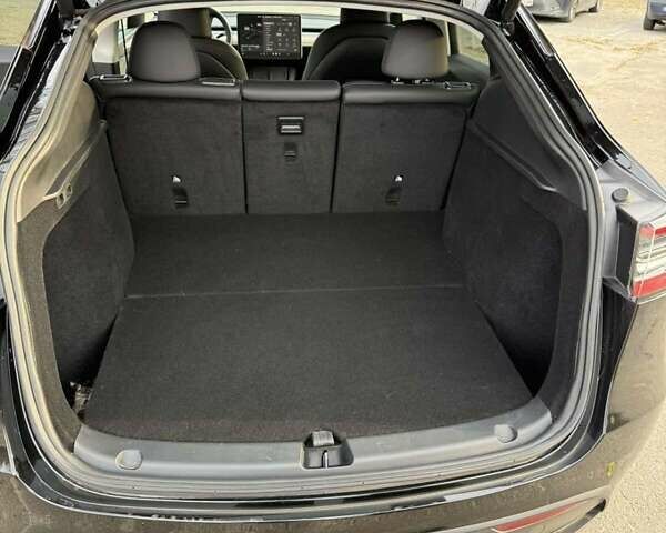 Черный Тесла Model Y, объемом двигателя 0 л и пробегом 29 тыс. км за 33900 $, фото 10 на Automoto.ua