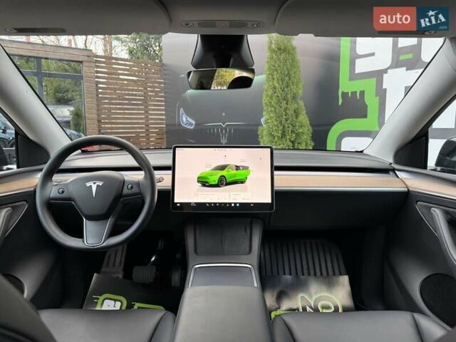 Черный Тесла Model Y, объемом двигателя 0 л и пробегом 1 тыс. км за 33900 $, фото 32 на Automoto.ua