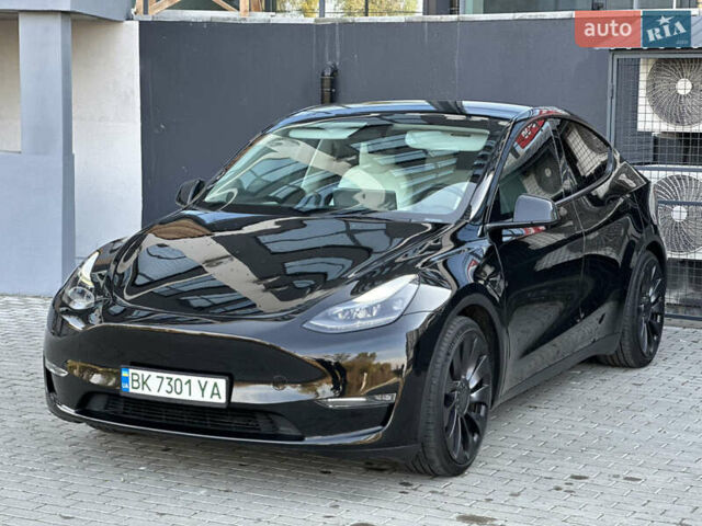 Тесла Model Y 2023 в Ровно на Automoto.ua Черный Тесла Model Y, объемом двигателя 0 л и пробегом 13 тыс. км за 28900 $, фото 2 на Automoto.ua