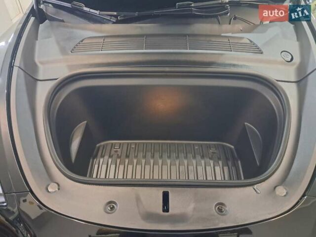 Черный Тесла Model Y, объемом двигателя 0 л и пробегом 32 тыс. км за 32000 $, фото 16 на Automoto.ua