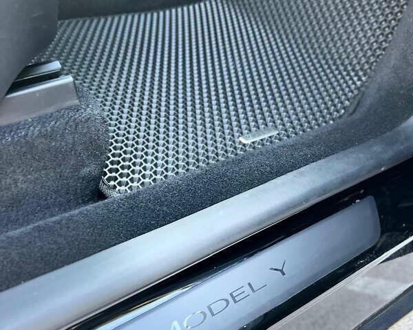 Черный Тесла Model Y, объемом двигателя 0 л и пробегом 22 тыс. км за 25500 $, фото 12 на Automoto.ua
