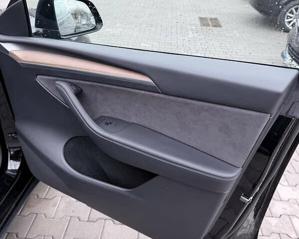 Черный Тесла Model Y, объемом двигателя 0 л и пробегом 84 тыс. км за 25900 $, фото 36 на Automoto.ua
