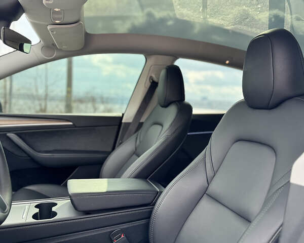 Черный Тесла Model Y, объемом двигателя 0 л и пробегом 29 тыс. км за 27077 $, фото 29 на Automoto.ua