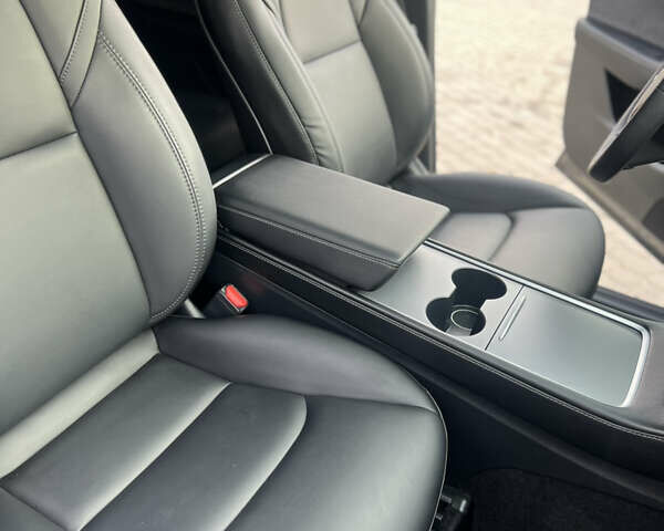 Черный Тесла Model Y, объемом двигателя 0 л и пробегом 25 тыс. км за 31500 $, фото 15 на Automoto.ua