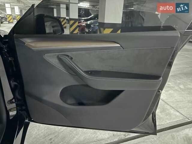 Черный Тесла Model Y, объемом двигателя 0 л и пробегом 39 тыс. км за 29500 $, фото 26 на Automoto.ua
