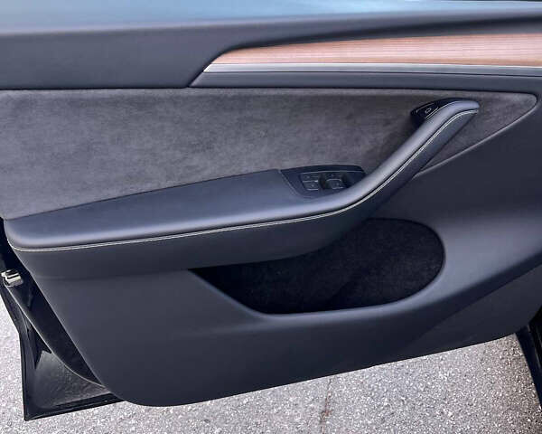 Черный Тесла Model Y, объемом двигателя 0 л и пробегом 35 тыс. км за 26500 $, фото 8 на Automoto.ua