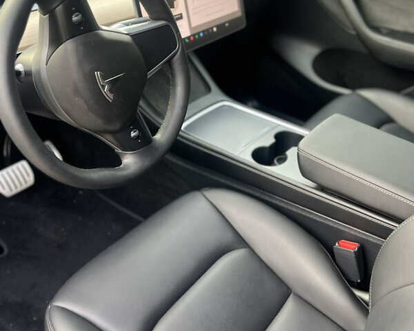 Черный Тесла Model Y, объемом двигателя 0 л и пробегом 25 тыс. км за 31500 $, фото 20 на Automoto.ua