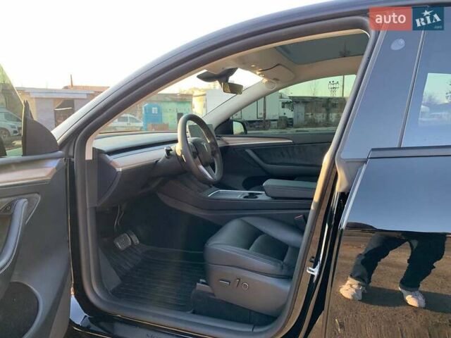Черный Тесла Model Y, объемом двигателя 0 л и пробегом 25 тыс. км за 26500 $, фото 14 на Automoto.ua