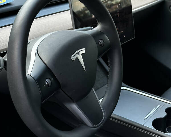 Черный Тесла Model Y, объемом двигателя 0 л и пробегом 26 тыс. км за 29600 $, фото 5 на Automoto.ua
