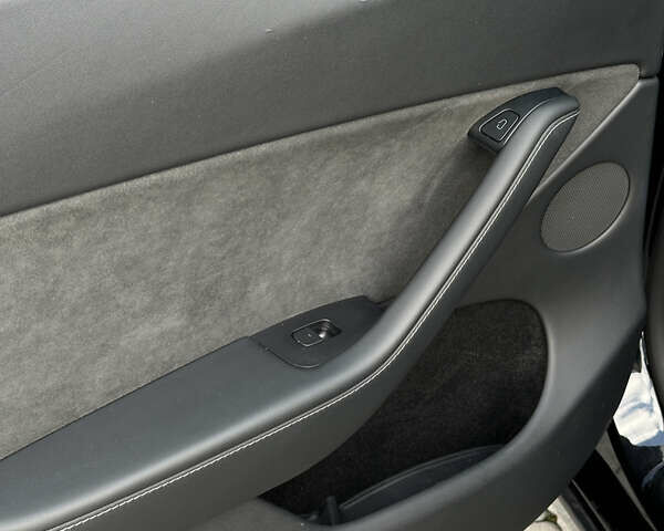 Черный Тесла Model Y, объемом двигателя 0 л и пробегом 39 тыс. км за 25000 $, фото 13 на Automoto.ua