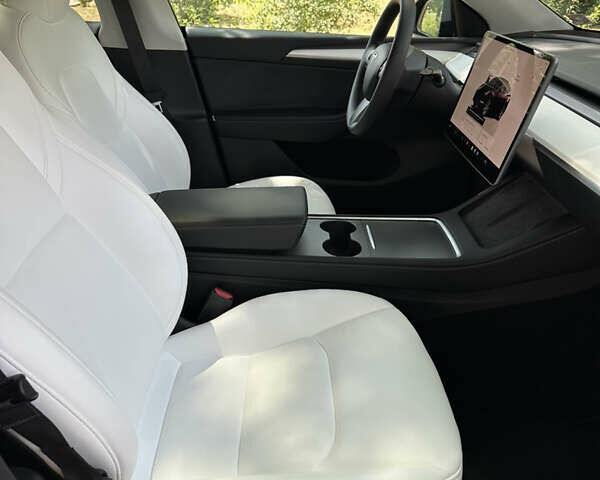 Черный Тесла Model Y, объемом двигателя 0 л и пробегом 30 тыс. км за 27900 $, фото 32 на Automoto.ua