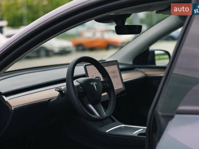 Черный Тесла Model Y, объемом двигателя 0 л и пробегом 16 тыс. км за 30200 $, фото 28 на Automoto.ua