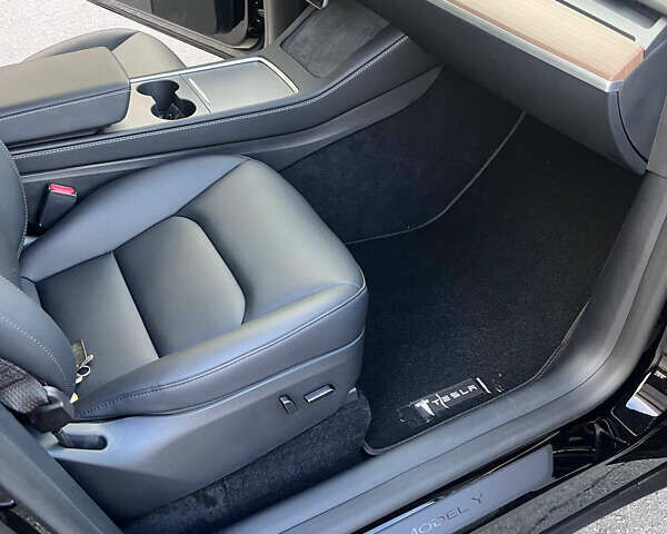 Черный Тесла Model Y, объемом двигателя 0 л и пробегом 35 тыс. км за 26500 $, фото 2 на Automoto.ua