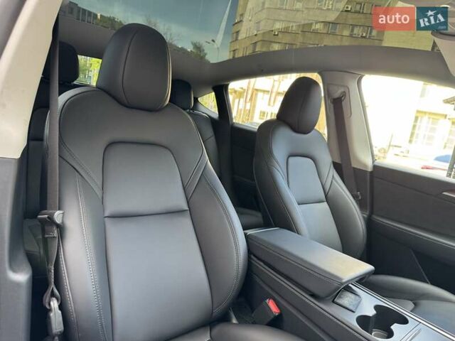 Черный Тесла Model Y, объемом двигателя 0 л и пробегом 1 тыс. км за 33900 $, фото 24 на Automoto.ua